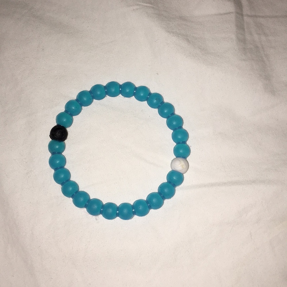 Gently used off brand lokai (in great condition)
